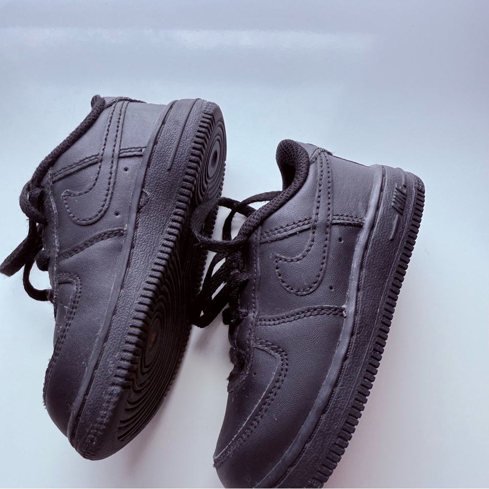 Nike Kids Air Force Sneakers 7C - Picture 2 of 5
